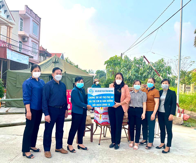 Phụ nữ huyện Lập Thạch tích cực tuyên truyền, vận động ủng hộ phòng chống dịch bệnh Covid-19
